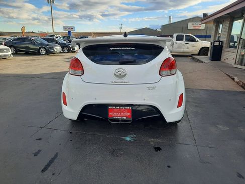Used 2012 Hyundai Veloster w/ Style Pkg image 3