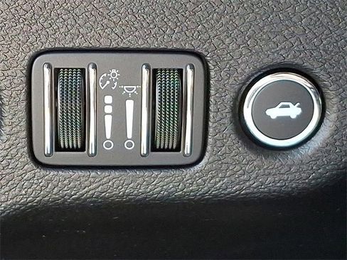 Used 2022 Dodge Challenger R/T w/ Plus Package image 22