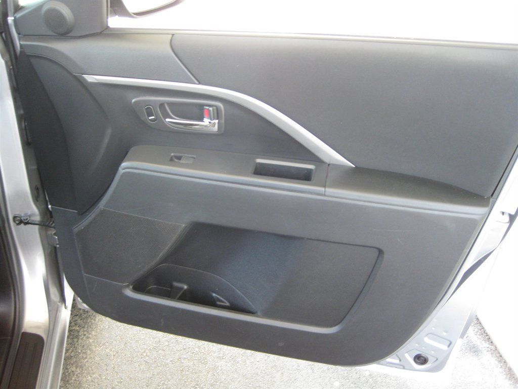 Used 2015 MAZDA MAZDA5 Sport FWD image 32