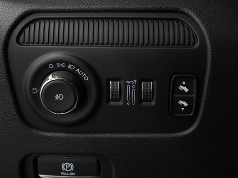 Used 2023 Jeep Wagoneer L Series II w/ Premium Group I image 26