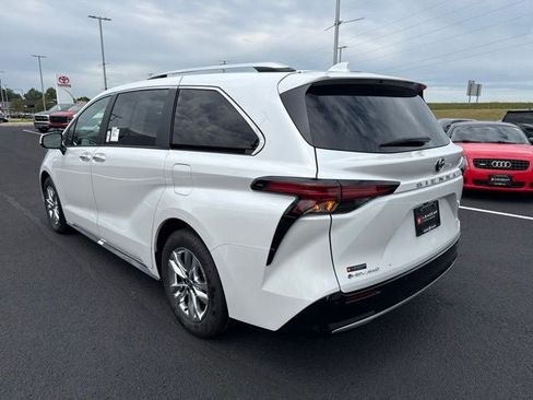 Used 2026 Toyota Sienna Limited AWD/4WD image 9