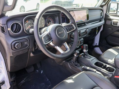 New 2026 Jeep Wrangler Unlimited Sahara AWD/4WD image 3
