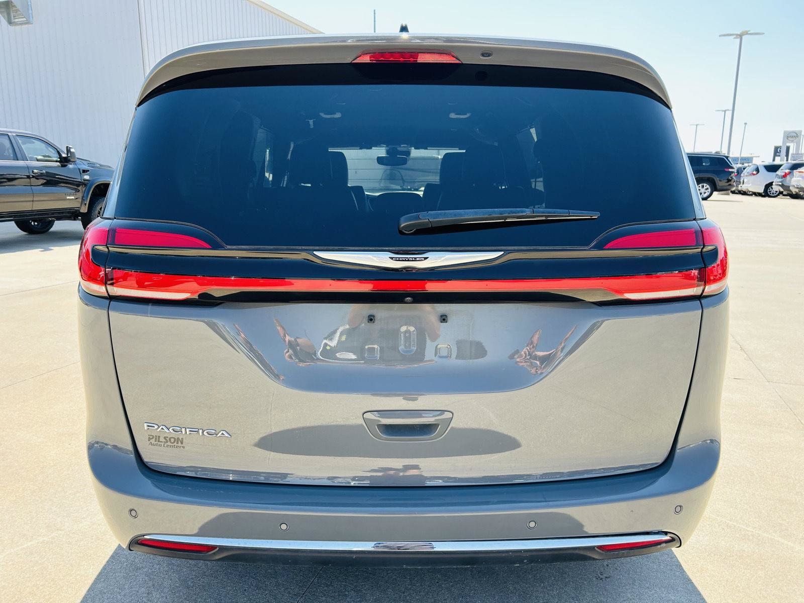 Used 2025 Chrysler Pacifica Select FWD image 38