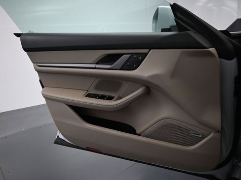 Used 2025 Porsche Taycan image 7