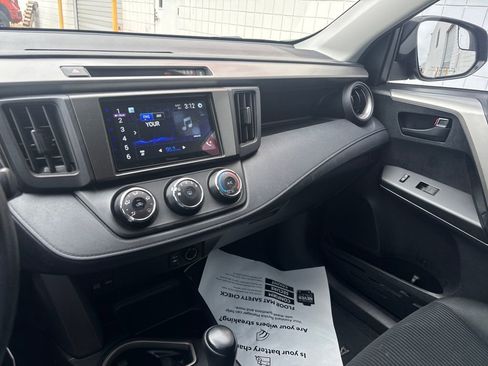 Used 2018 Toyota RAV4 LE image 13