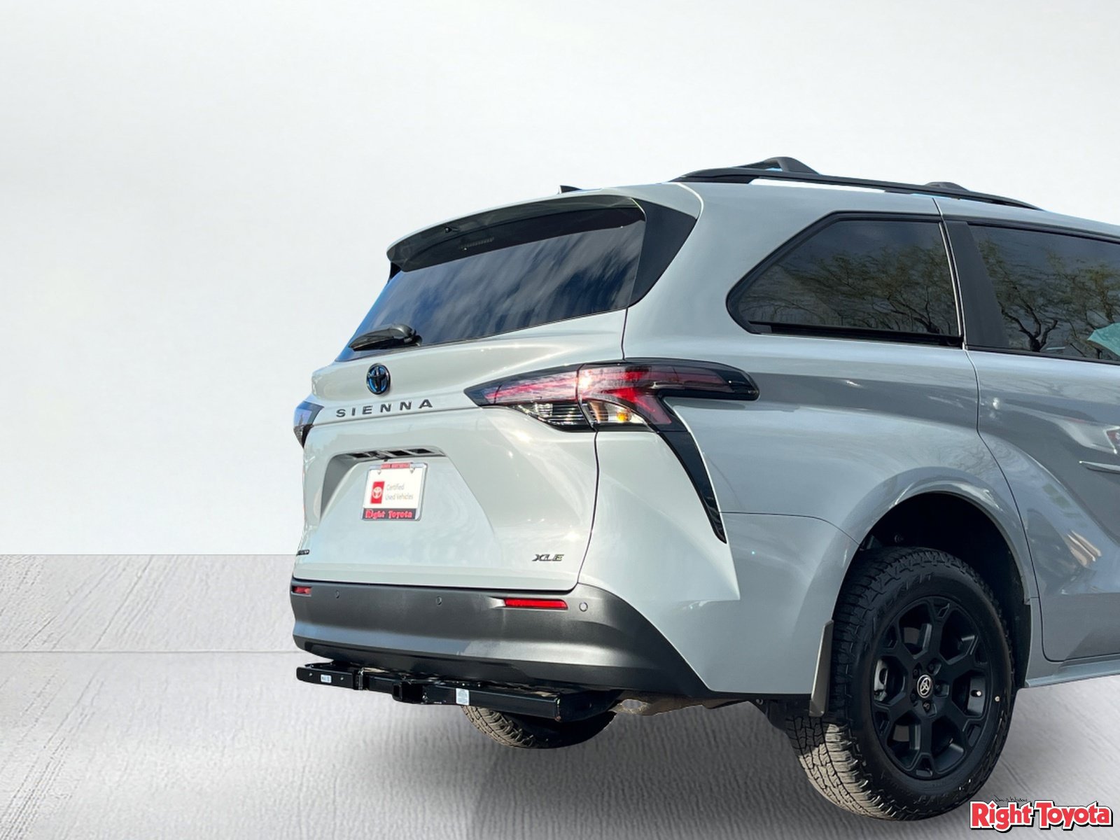Certified 2025 Toyota Sienna XLE Woodland Edition AWD/4WD image 12