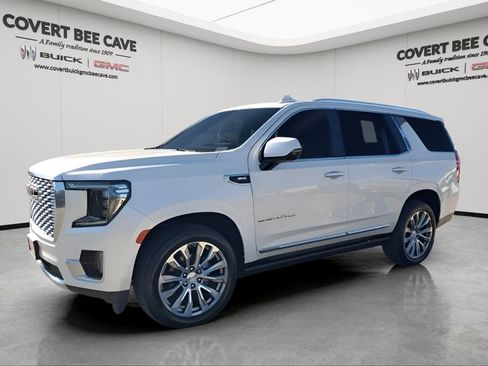 Used 2021 GMC Yukon Denali w/ Denali Premium Package image 3