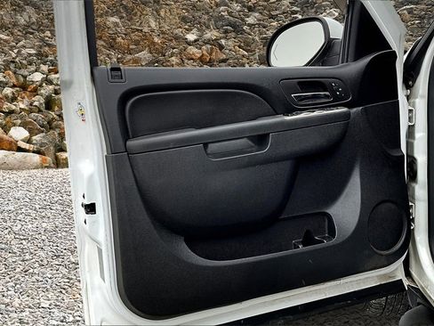 Used 2013 Chevrolet Suburban LT image 21