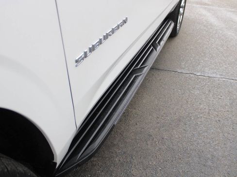 Used 2022 Chevrolet Suburban Premier image 10