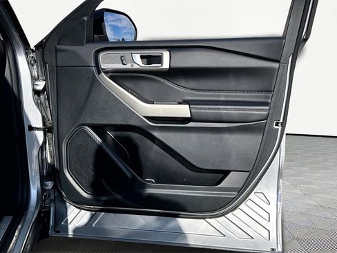 Used 2023 Ford Explorer Limited image 24