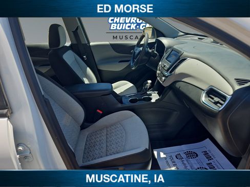 Used 2022 Chevrolet Equinox LS AWD/4WD image 16