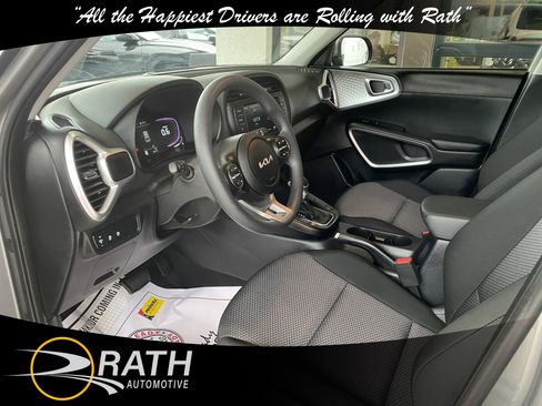 Used 2025 Kia Soul LX FWD image 12