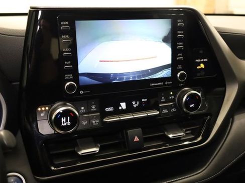 Used 2021 Toyota Highlander XLE image 22