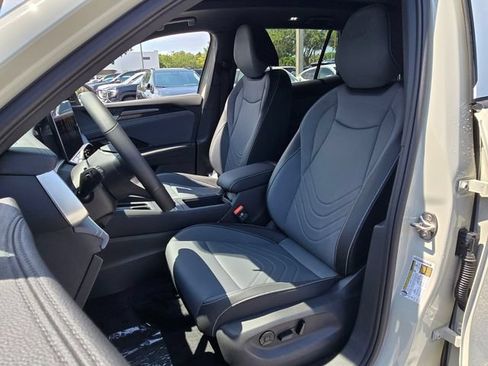 New 2026 Volkswagen Tiguan SE R-Line FWD image 9