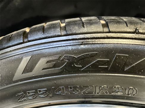 Used 2015 Dodge Challenger R/T Plus image 26