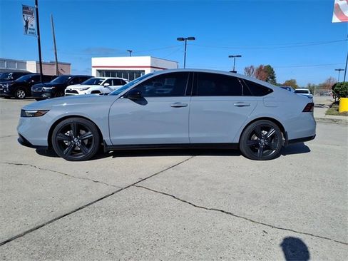 Used 2023 Honda Accord Sport image 2