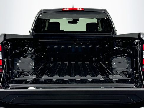 Used 2025 Nissan Frontier SV image 39