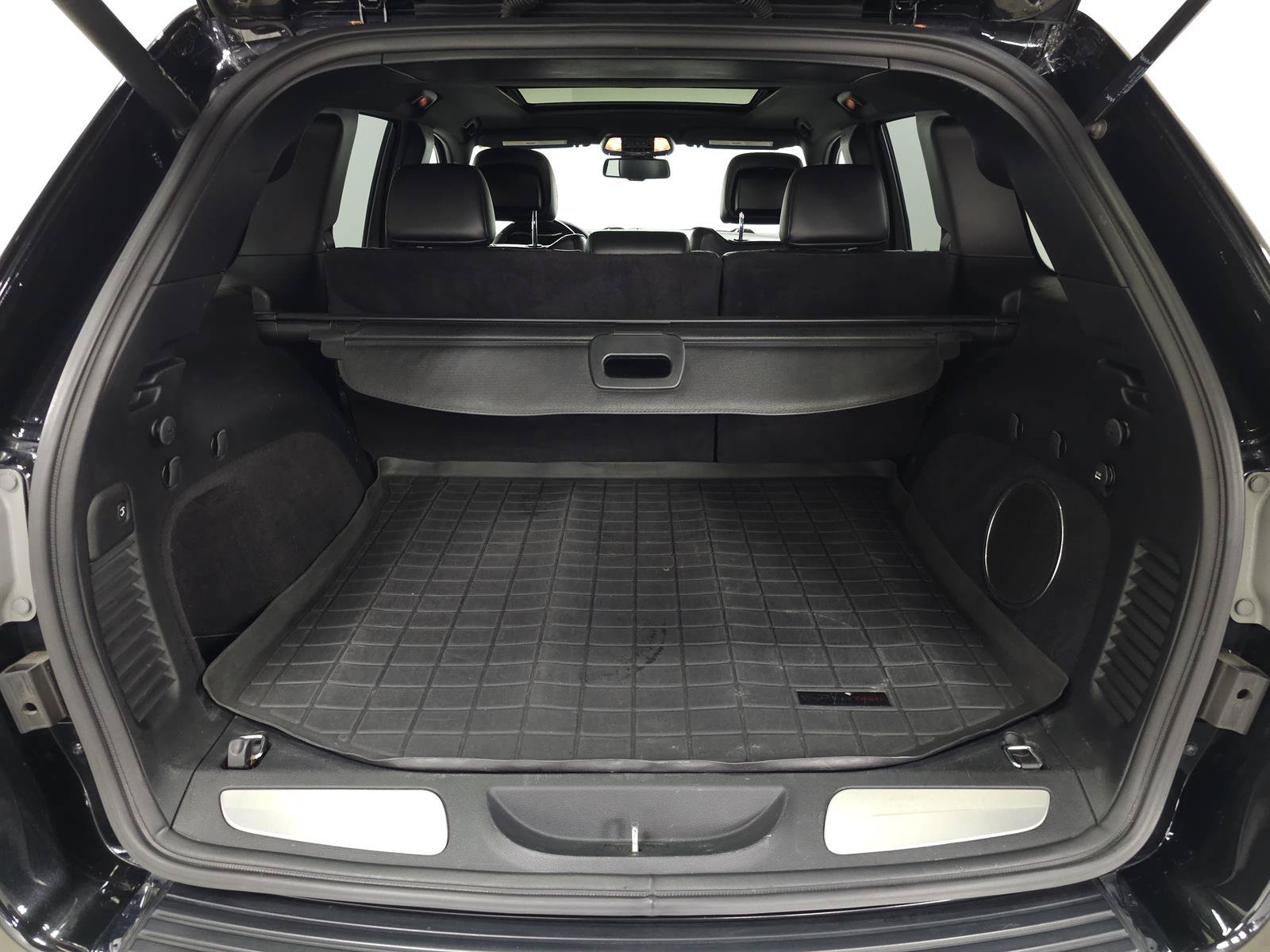 Used 2014 Jeep Grand Cherokee Overland AWD/4WD image 8