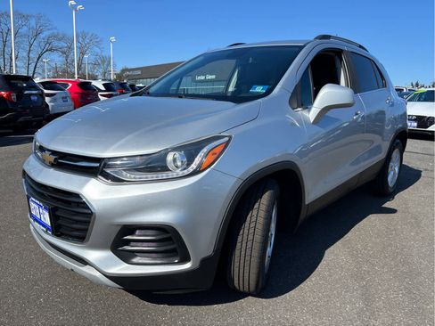 Used 2018 Chevrolet Trax LT w/ LT Convenience Package image 5