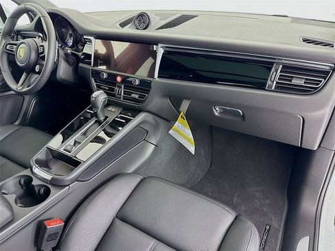 New 2026 Porsche Macan S image 32