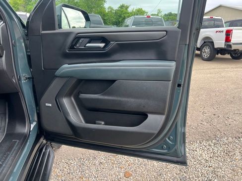 Used 2025 GMC Yukon AT4 AWD/4WD image 21