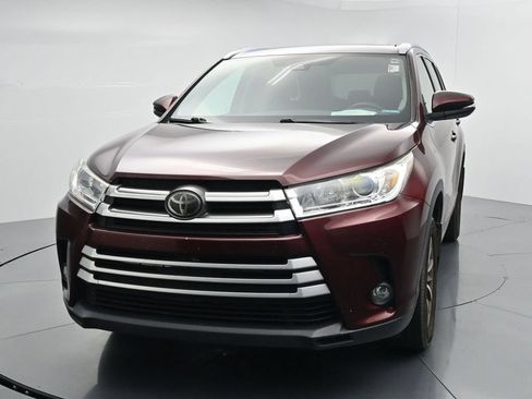 Used 2018 Toyota Highlander XLE AWD/4WD image 3