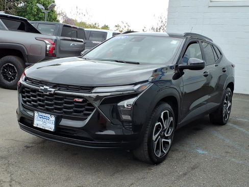 Used 2024 Chevrolet Trax RS w/ Driver Confidence Package FWD image 3