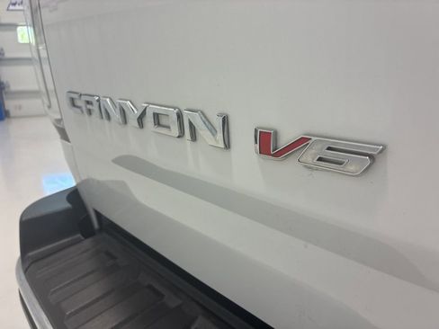 Used 2018 GMC Canyon SLT w/ Driver Alert Package image 6