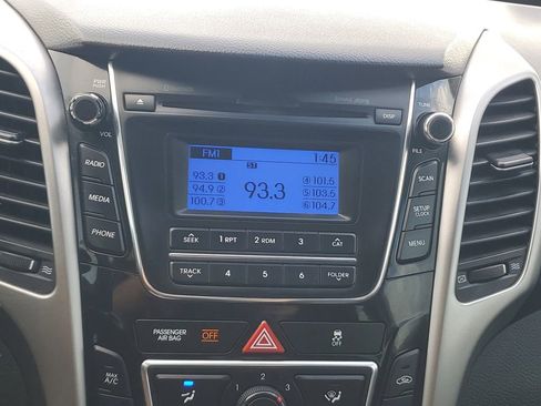 Used 2017 Hyundai Elantra GT image 21