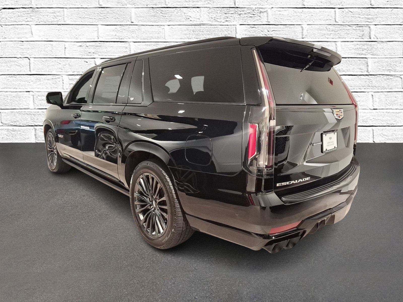 Certified 2023 Cadillac Escalade ESV V AWD/4WD image 3