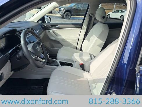 Used 2024 Volkswagen Tiguan SE image 9