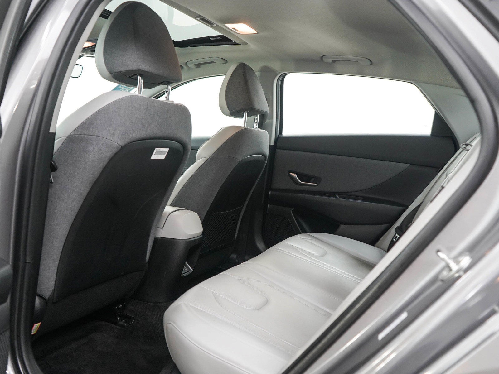 Used 2024 Hyundai Elantra Limited FWD image 16