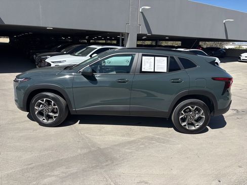 Used 2025 Chevrolet Trax LT image 9