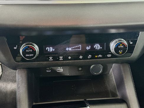 Used 2024 Mitsubishi Outlander SE AWD/4WD image 23