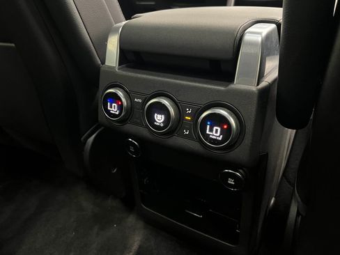 Used 2020 Land Rover Discovery Landmark image 28