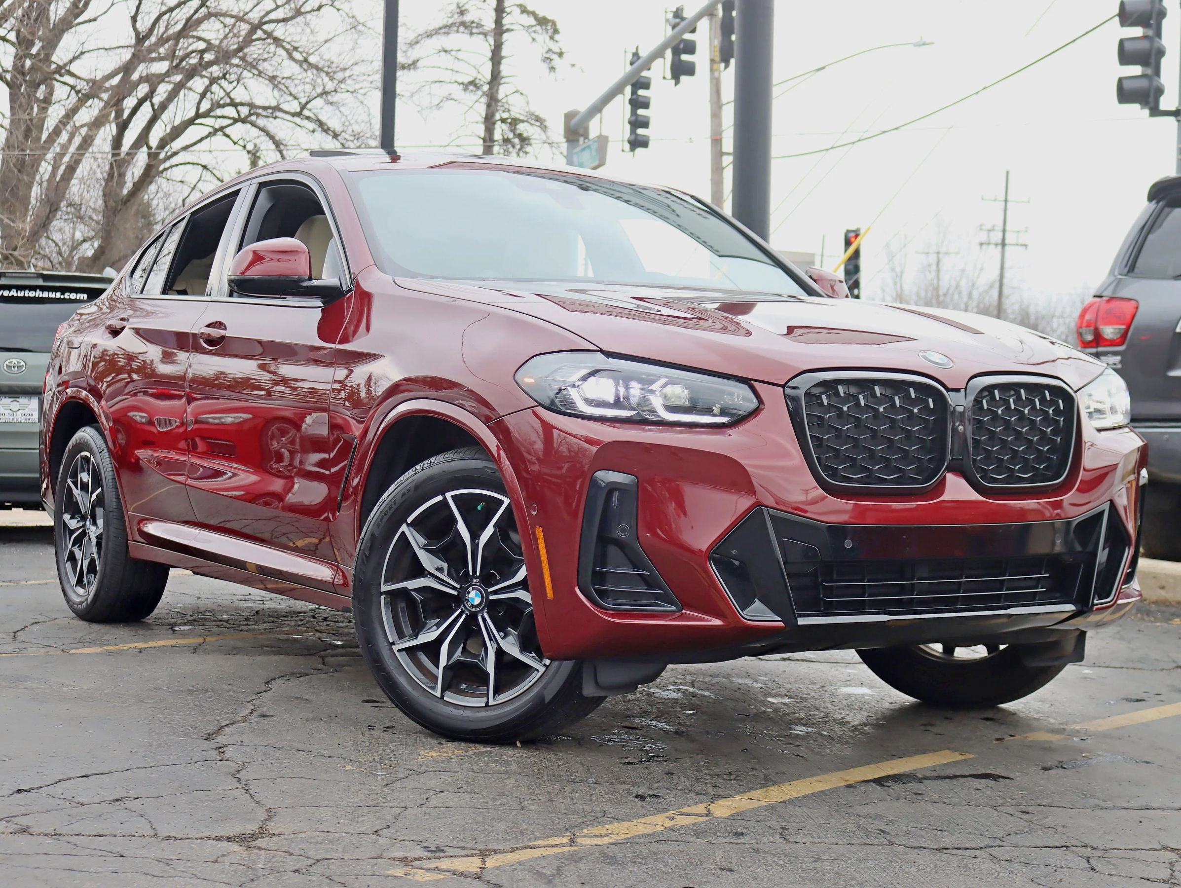 Used 2023 BMW X4 xDrive30i w/ M Sport Package AWD/4WD image 9