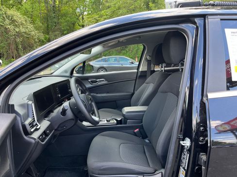 Used 2025 Kia Sportage LX image 25