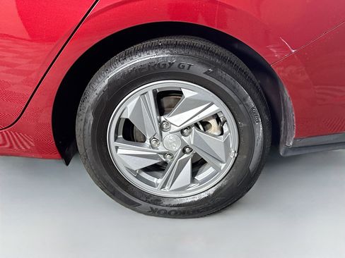 Used 2024 Hyundai Elantra SE image 36