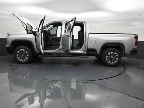 Used 2022 Chevrolet Silverado 2500 Custom w/ Custom Convenience Package AWD/4WD image 33
