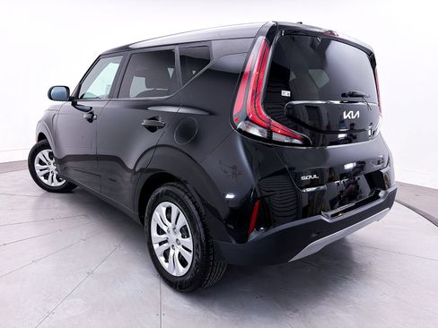 Used 2024 Kia Soul LX FWD image 2