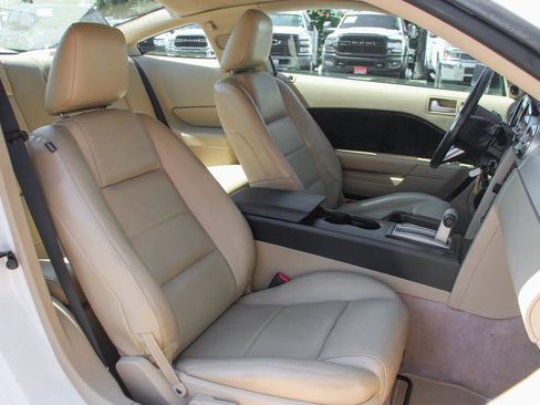 Used 2006 Ford Mustang Premium image 26