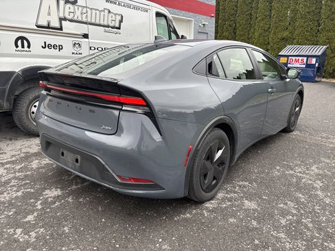 Used 2024 Toyota Prius LE image 3