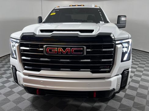 Used 2024 GMC Sierra 2500 AT4 w/ AT4 Premium Plus Package AWD/4WD image 2