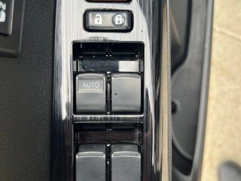 Used 2016 Toyota RAV4 Limited AWD/4WD image 18
