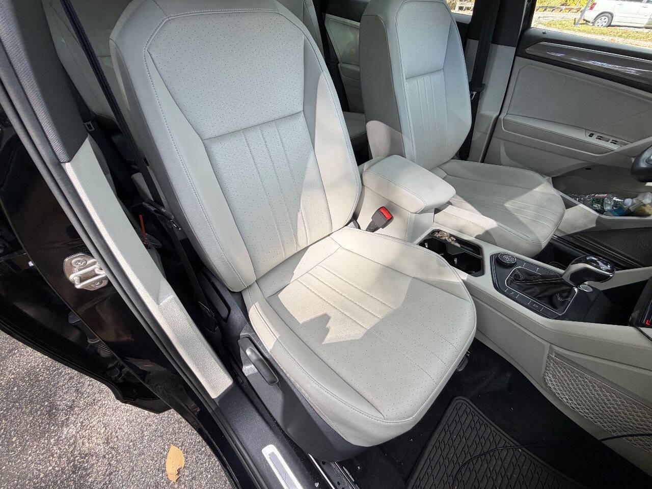 Used 2022 Volkswagen Tiguan SE R-Line AWD/4WD image 10
