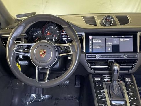 Used 2020 Porsche Macan AWD/4WD image 25
