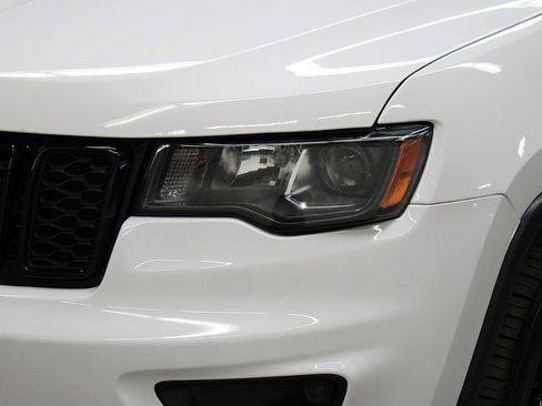 Used 2018 Jeep Grand Cherokee Laredo AWD/4WD image 39