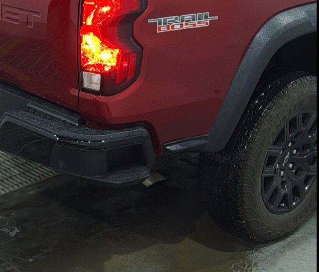 Used 2025 Chevrolet Colorado Trail Boss AWD/4WD image 10