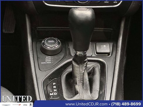 Used 2021 Jeep Cherokee Limited image 21