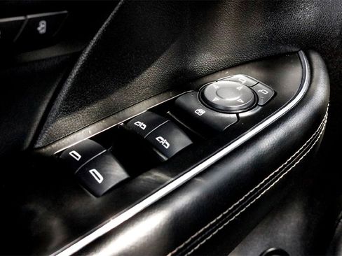 Used 2023 Buick Envision Essence image 11